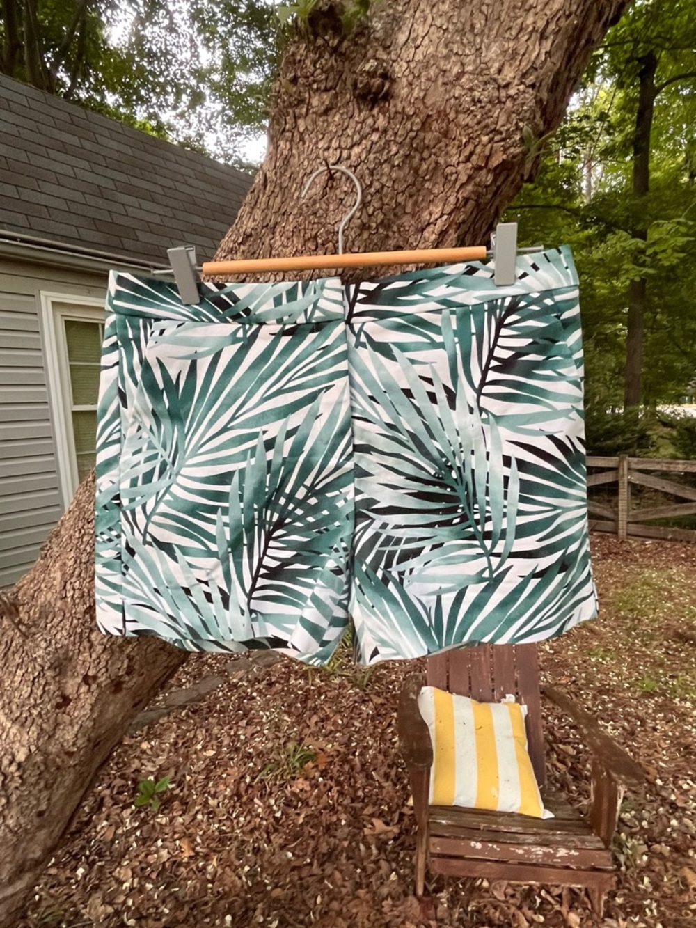 White House Black Market - green black and white shorts with pockets. size 8